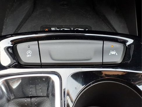 Used 2025 Chevrolet Trax LT w/ Sunroof Package FWD image 22