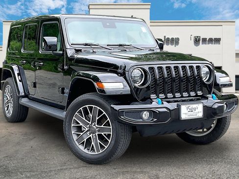Used 2023 Jeep Wrangler Unlimited Sahara AWD/4WD image 11