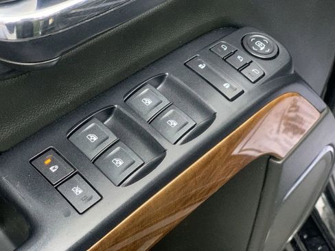 Used 2018 Chevrolet Silverado 1500 LTZ image 22