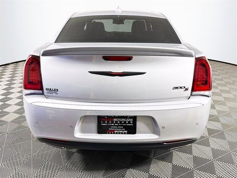 Used 2022 Chrysler 300 S w/ Comfort Group image 6