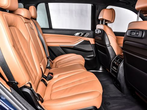 Used 2022 BMW X7 M50i w/ Dynamic Handling Package AWD/4WD image 24