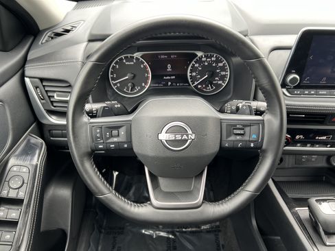Used 2025 Nissan Rogue SV AWD/4WD image 24