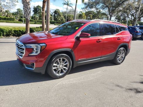 Certified 2022 GMC Terrain SLT image 2