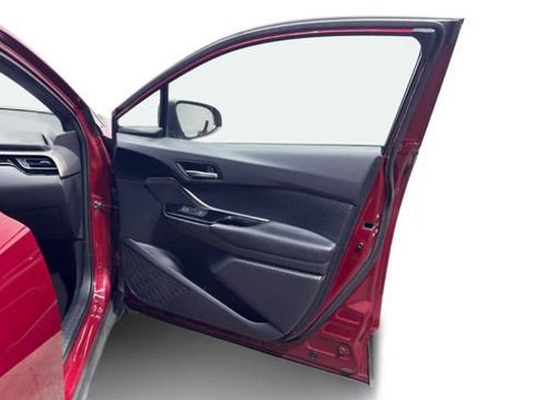 Used 2019 Toyota C-HR XLE FWD image 9
