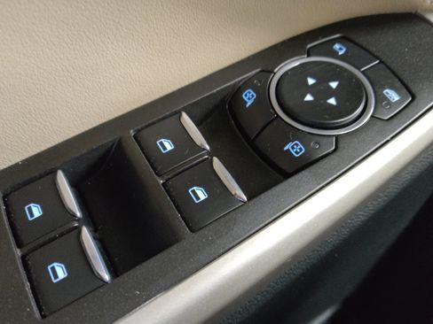 Used 2023 Ford Explorer Limited AWD/4WD image 27