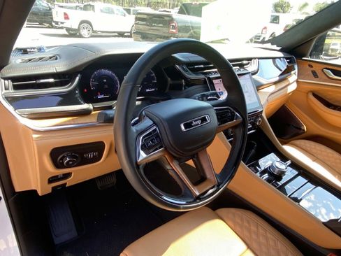 Certified 2024 Jeep Grand Cherokee Summit AWD/4WD image 29