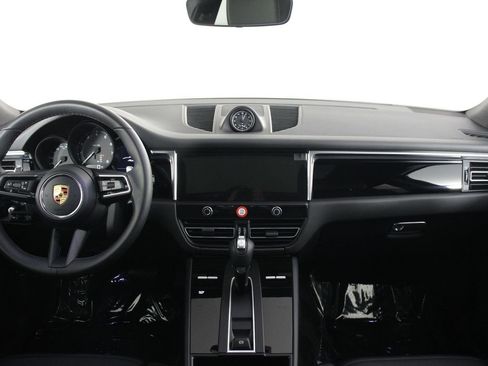 Certified 2026 Porsche Macan AWD/4WD image 11