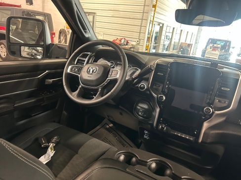 Used 2025 RAM 2500 Big Horn AWD/4WD image 13