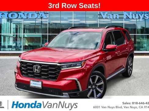Used 2025 Honda Pilot Touring image 1
