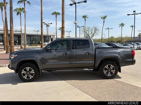Used 2019 Toyota Tacoma TRD Sport AWD/4WD image 3