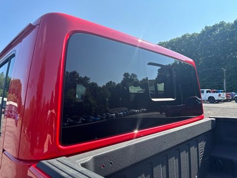Used 2025 Jeep Gladiator Rubicon w/ Convenience Group AWD/4WD image 13
