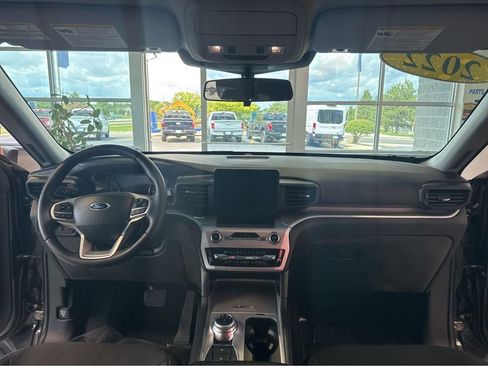 Used 2022 Ford Explorer XLT w/ Class IV Trailer Tow Package AWD/4WD image 21