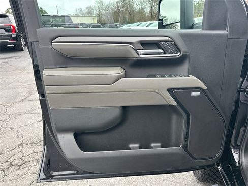 Used 2024 Chevrolet Silverado 2500 ZR2 w/ Technology Package image 11