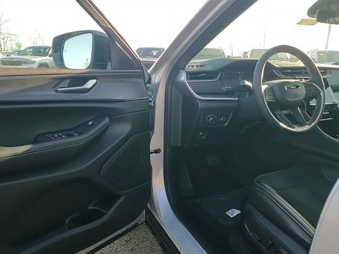 New 2025 Jeep Grand Cherokee L Altitude AWD/4WD image 9