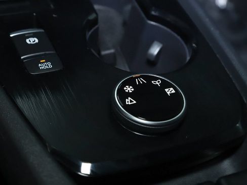 Used 2024 Nissan Rogue S AWD/4WD image 27