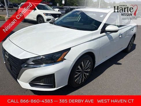 Certified 2023 Nissan Altima 2.5 SV w/ SV Premium Package AWD/4WD image 3