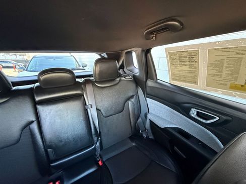 Used 2025 Jeep Compass Latitude image 36