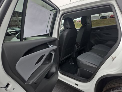 New 2026 Volkswagen Tiguan SE image 22