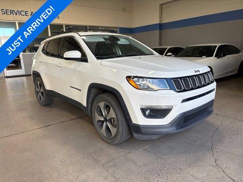 Used 2018 Jeep Compass Latitude w/ Popular Equipment Group FWD image 2