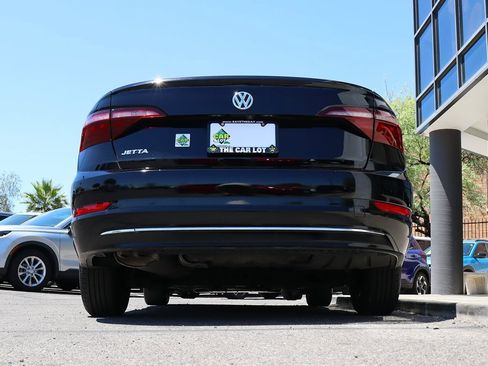 Used 2021 Volkswagen Jetta SE FWD image 12