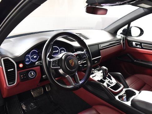Used 2020 Porsche Cayenne S image 12