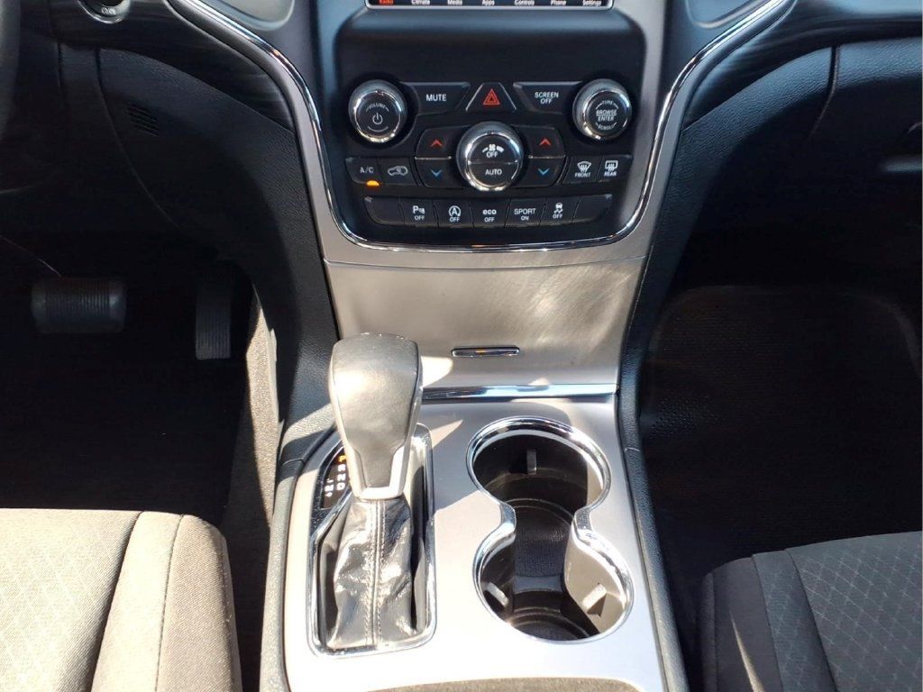Used 2021 Jeep Grand Cherokee Laredo AWD/4WD image 18