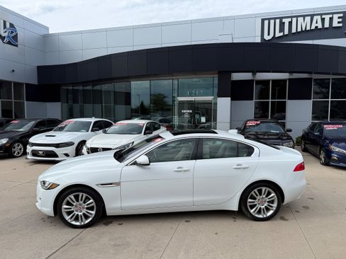Used 2019 Jaguar XE Premium AWD/4WD image 3
