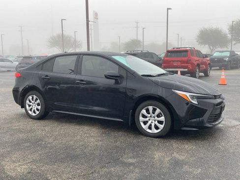 Certified 2025 Toyota Corolla LE image 2