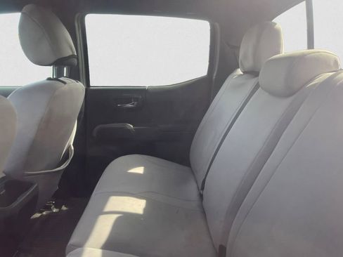 Used 2021 Toyota Tacoma TRD Off-Road image 8