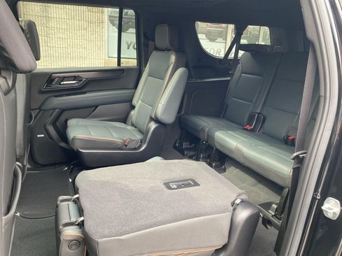 Certified 2025 GMC Yukon XL AT4 w/ AT4 Premium Plus Package AWD/4WD image 34