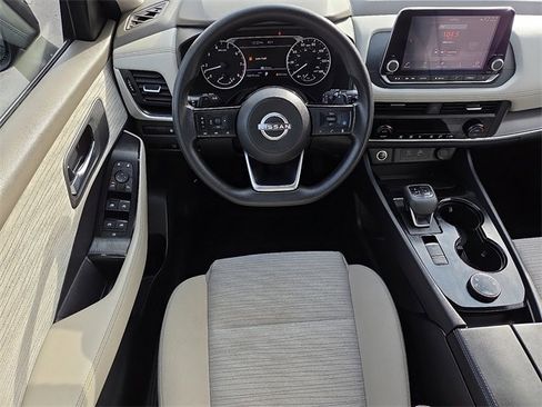 Used 2023 Nissan Rogue SV image 12