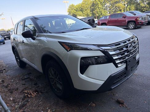 Used 2024 Nissan Rogue S AWD/4WD image 3