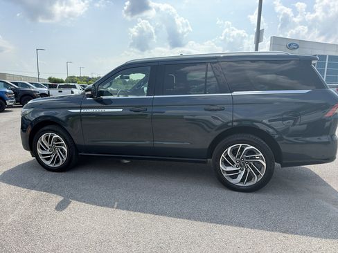 Used 2025 Lincoln Navigator Reserve AWD/4WD image 8