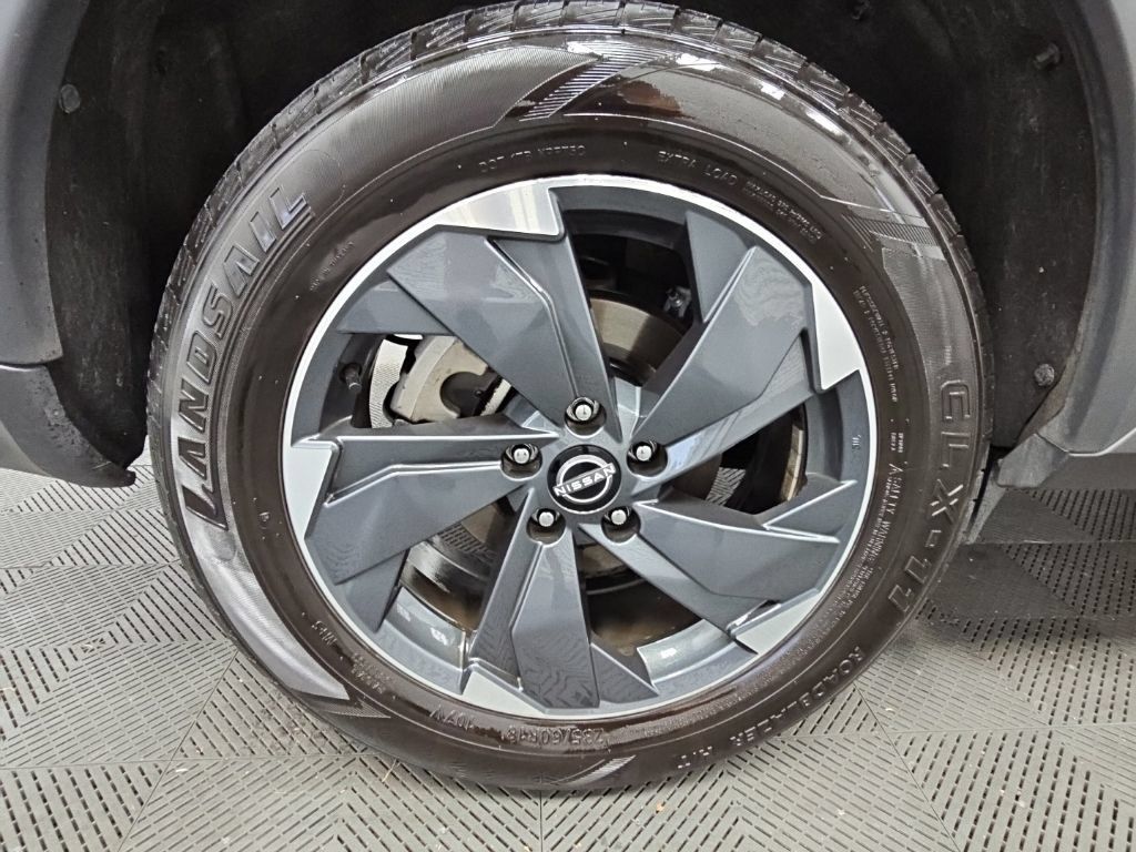 Used 2025 Nissan Rogue SV AWD/4WD image 46