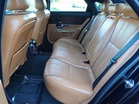Used 2012 Jaguar XJ Supercharged RWD image 10