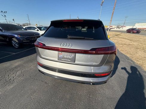 Used 2023 Audi e-tron Premium w/ Convenience Plus Package image 4