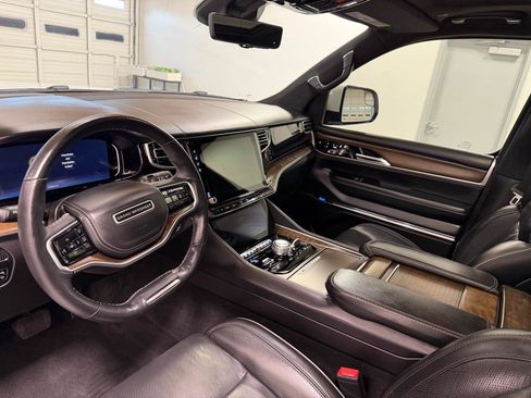 Used 2022 Jeep Grand Wagoneer Series II w/ Convenience Group III AWD/4WD image 13