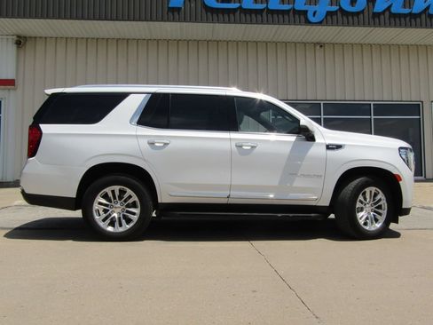 Used 2021 GMC Yukon SLT w/ SLT Luxury Package AWD/4WD image 2