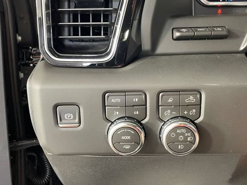 New 2026 GMC Sierra 3500 Denali w/ Denali Reserve Package AWD/4WD image 11