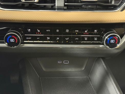 Used 2025 Chevrolet Equinox ACTIV w/ Convenience Package III image 16