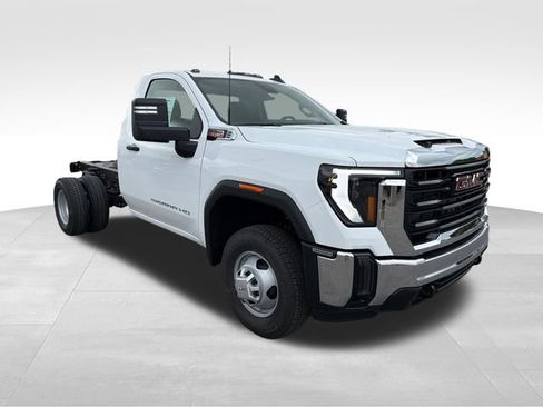 New 2026 GMC Sierra 3500 Pro image 1