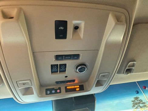 Used 2020 Cadillac Escalade Premium Luxury image 36