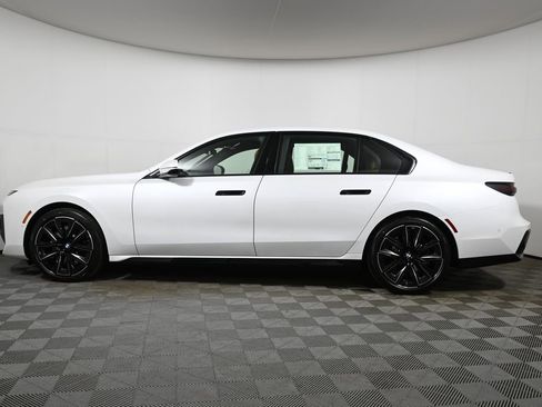 Used 2026 BMW 740i xDrive w/ Premium Package image 2