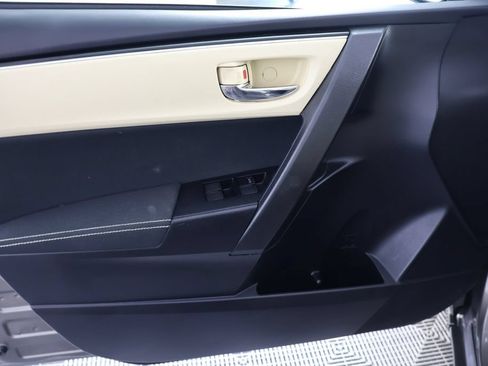 Used 2018 Toyota Corolla LE FWD image 21