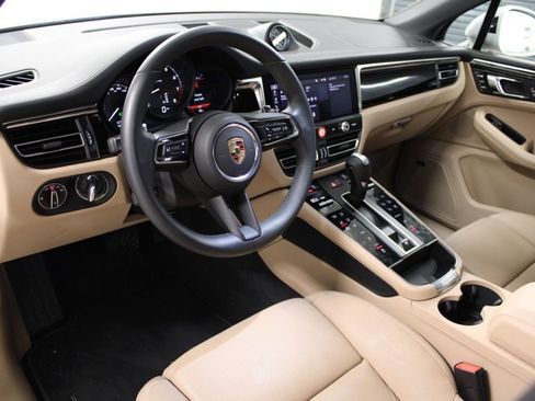 Certified 2026 Porsche Macan image 4