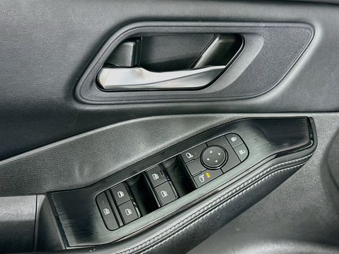 Used 2024 Nissan Rogue SV AWD/4WD image 15