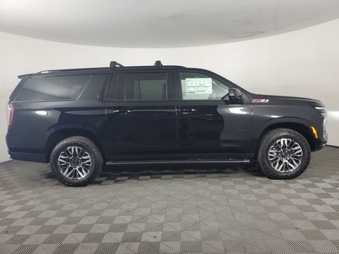 New 2026 Chevrolet Suburban Z71 w/ Comfort Package image 3