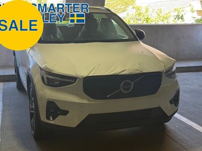 New 2025 Volvo XC40 B5 Plus w/ Climate Package