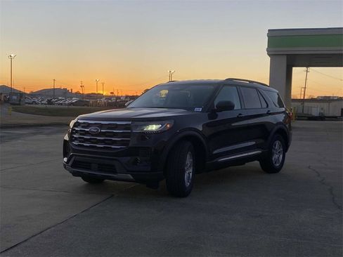 New 2025 Ford Explorer Active image 8