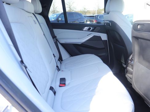 Used 2024 BMW X5 xDrive40i w/ Premium Package image 22